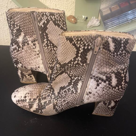 Chinese Laundry Animal Print side zip booties size 8. - Picture 8 of 8